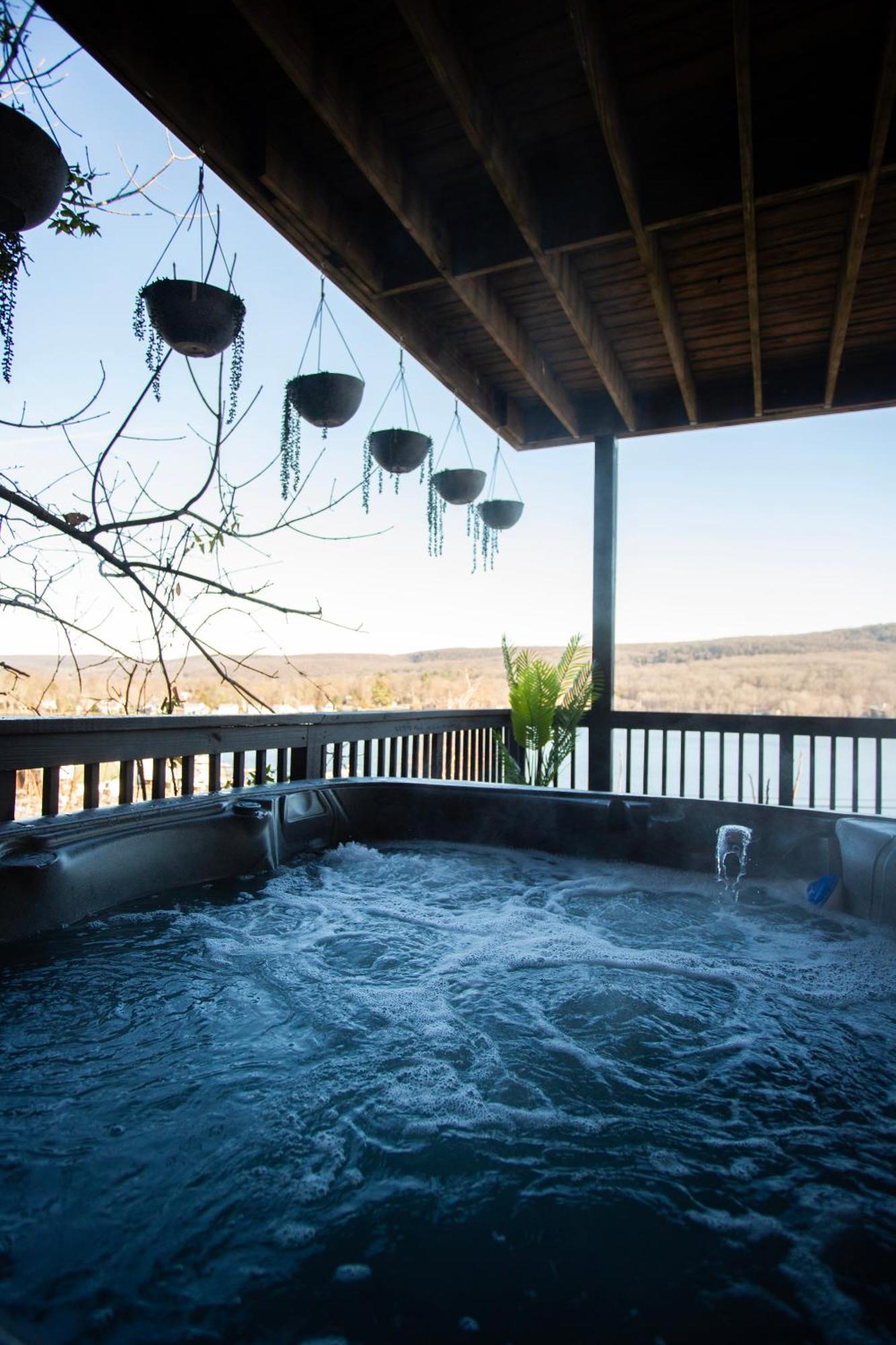 Lakeview House - Hot Tub - Firepit - Stunning Views - Spacious Deck - Cozy Living Room - Bar Greenwood Lake Exterior photo